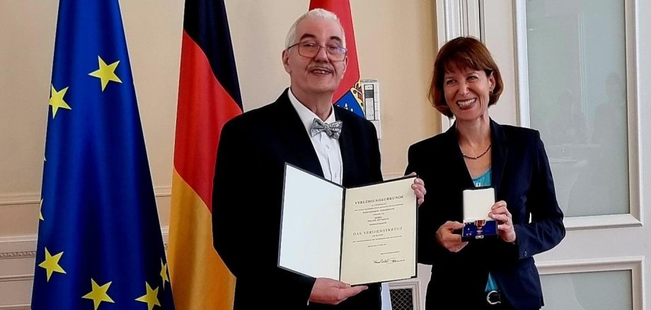 Verleihung Bundesverdienstkreuz für Holger Goettmann durch Staatsministerin Heike Hofmann im Juni 2024