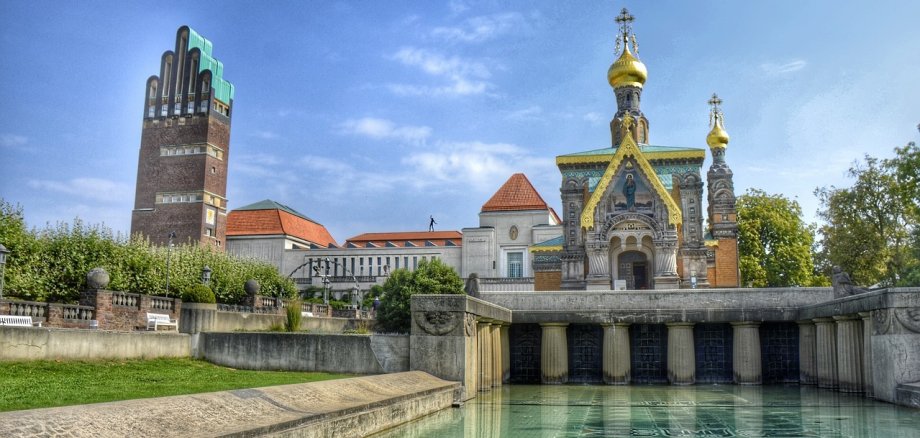 Mathildenhöhe in Darmstadt mit Fünffingerturm und Russischer Kapelle